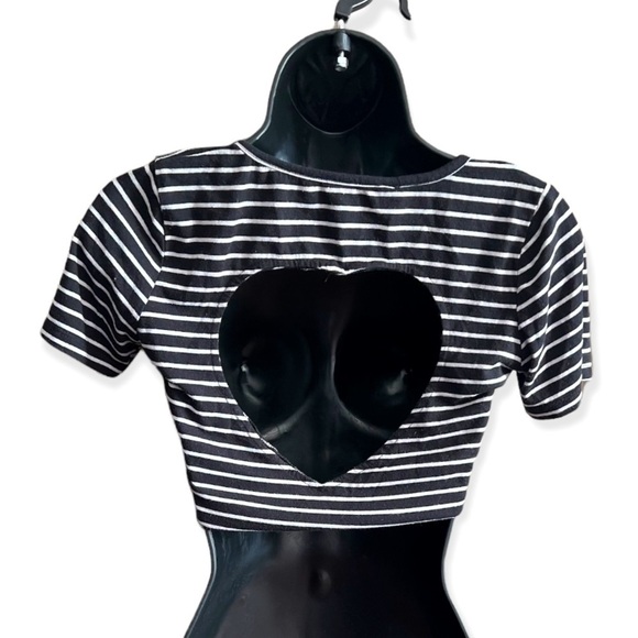 2 for 1 Heart Shape Crop Top & Black Sleeveless Crop Top Size Small - Picture 2 of 3